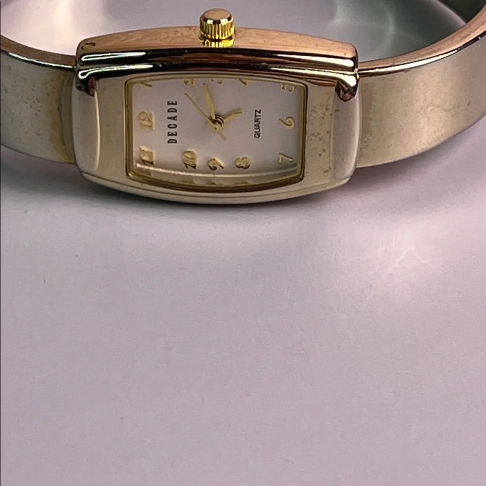 Decade Women's bracelet watch Not tested
